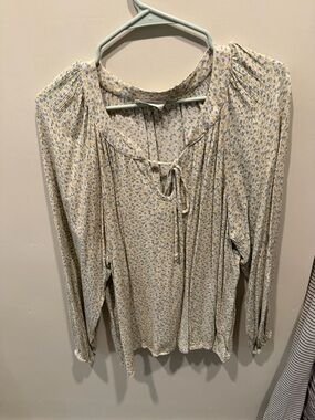 Carly Jean Los Angeles Cream Floral Tie-Neck Blouse